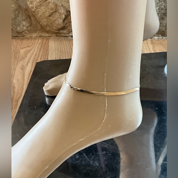 Elegant Gold-Tone Anklet - Picture 1 of 6